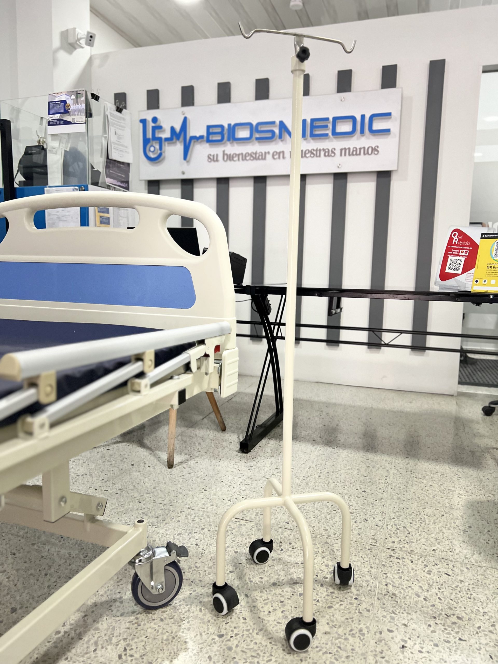 Atril Porta Suero SKU: M-001 - Imagen 2