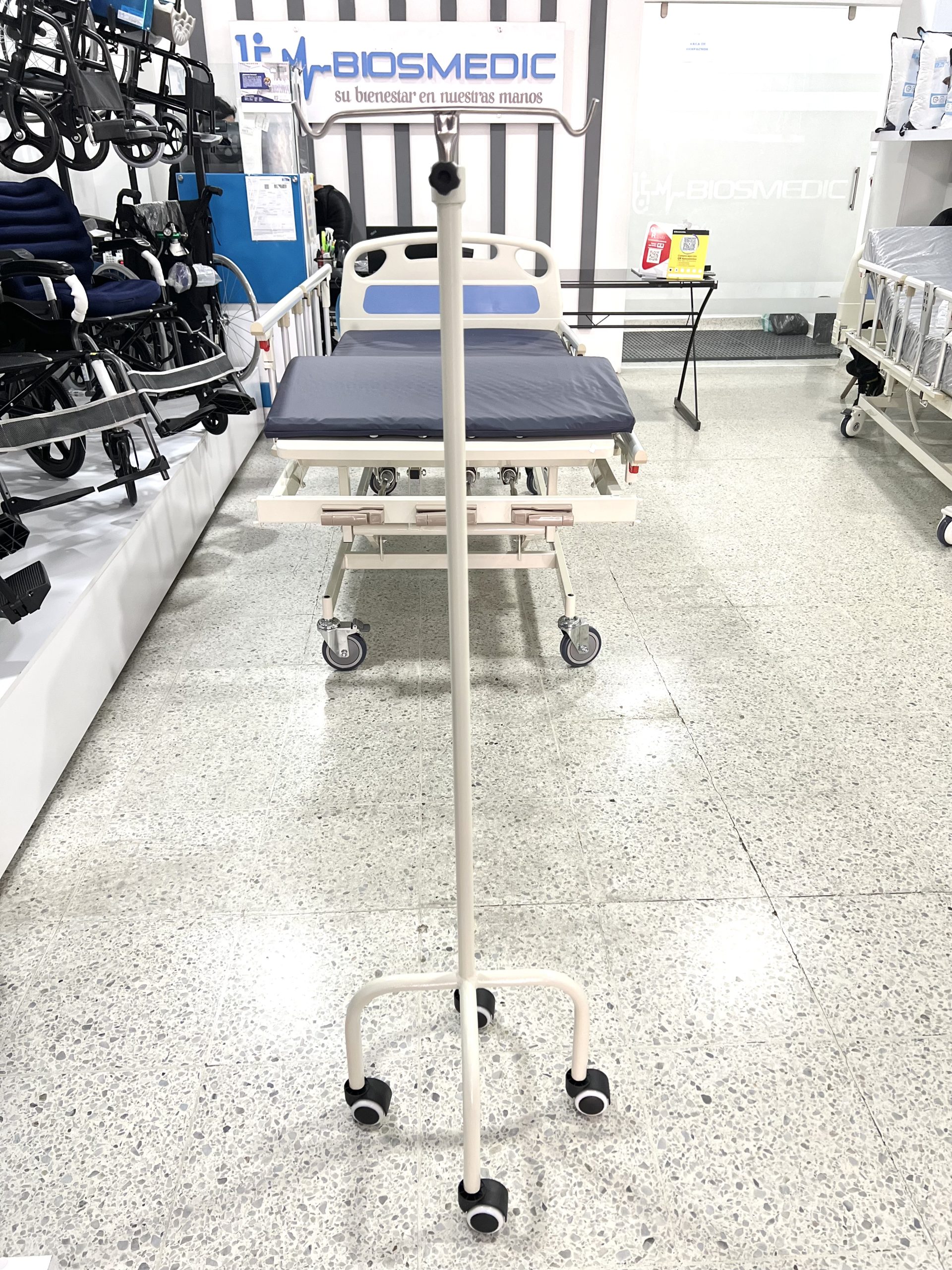 Atril Porta Suero SKU: M-001 - Imagen 4