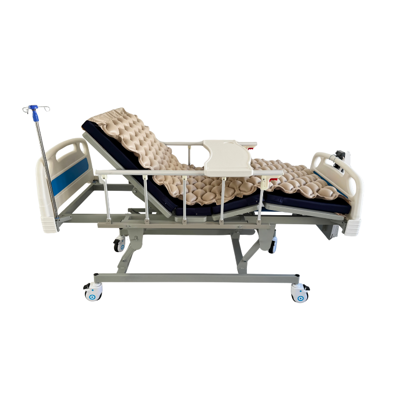 Combo Cama Hospitalaria Manual 3 Funciones + Atríl porta Suero + Mesa + Colchoneta + Superficie Especial para manejo de Escaras SKU: KPC-BD08